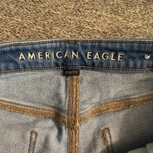American Eagle mom jeans in 10 regular. - Picture 4 of 4